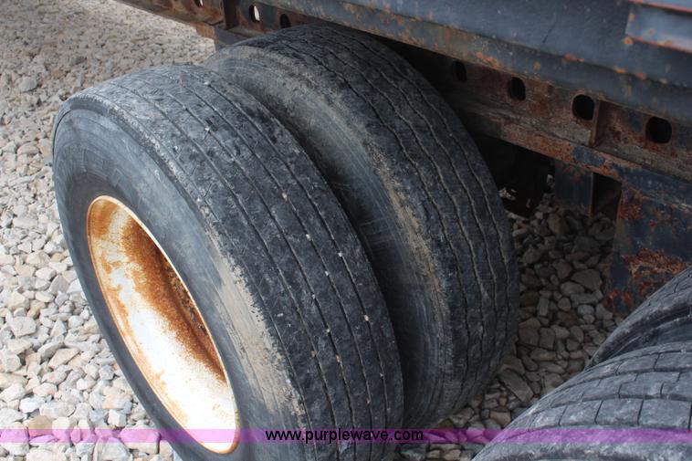 image for item K6785 1995 Trailmobile flatbed trailer