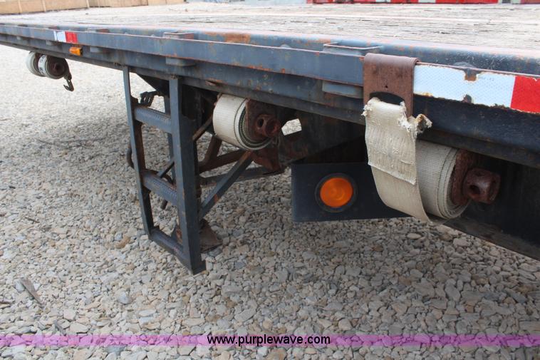 image for item K6785 1995 Trailmobile flatbed trailer