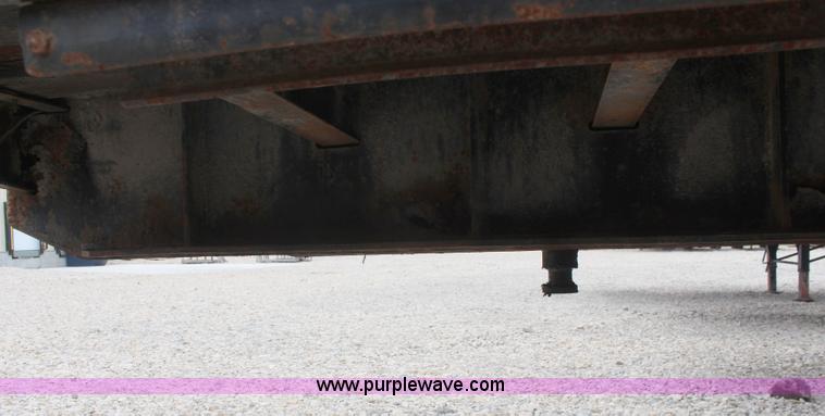 image for item K6785 1995 Trailmobile flatbed trailer