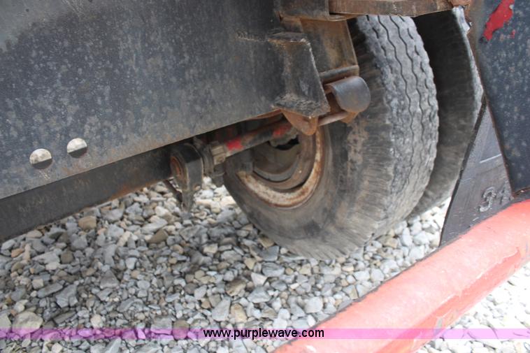 image for item K6786 1969 Fruehauf flatbed trailer