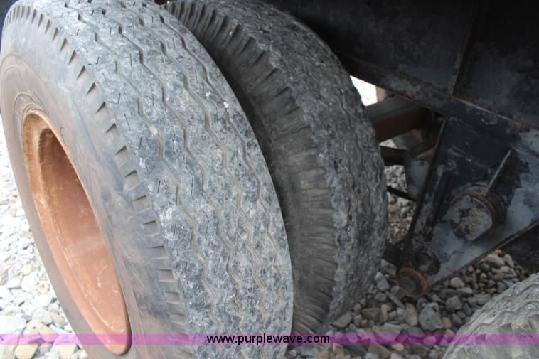 image for item K6786 1969 Fruehauf flatbed trailer