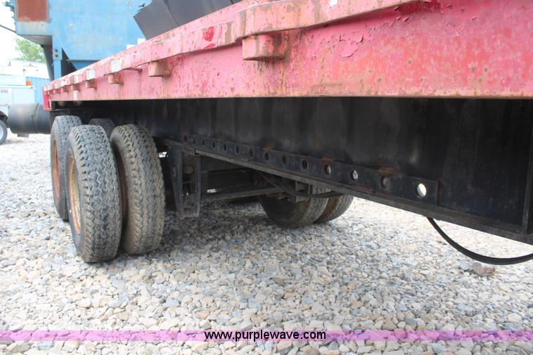 image for item K6786 1969 Fruehauf flatbed trailer