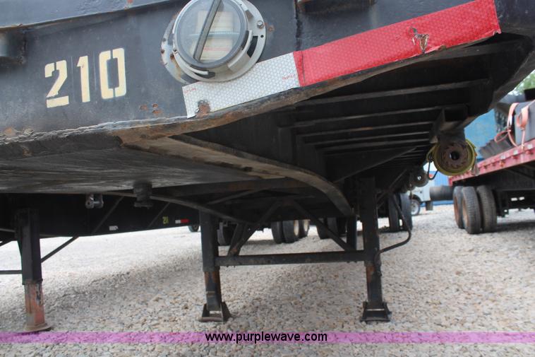 image for item K6787 1983 Utility flatbed trailer