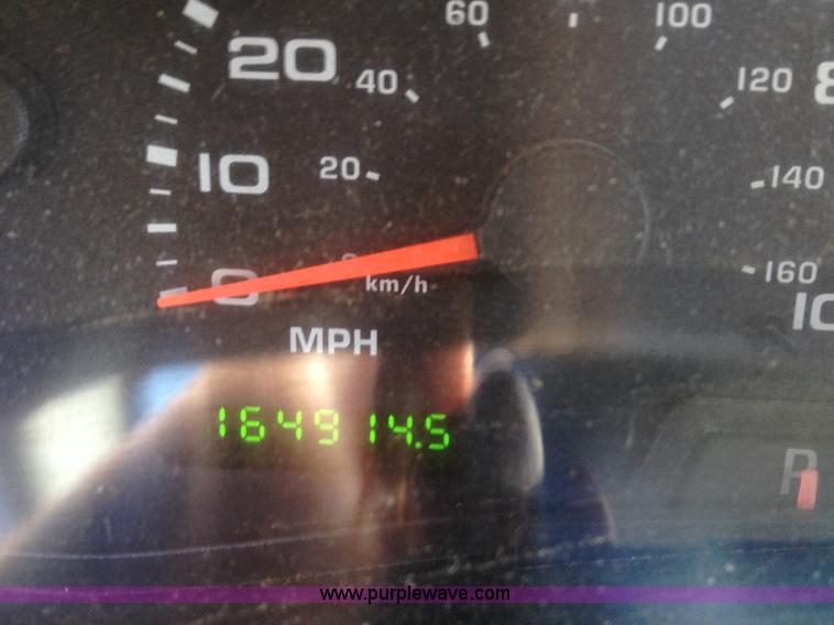 image for item K6888 2002 Ford F250 service truck with crane