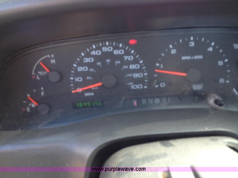 image for item K6888 2002 Ford F250 service truck with crane