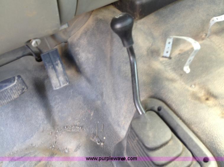 image for item K6888 2002 Ford F250 service truck with crane