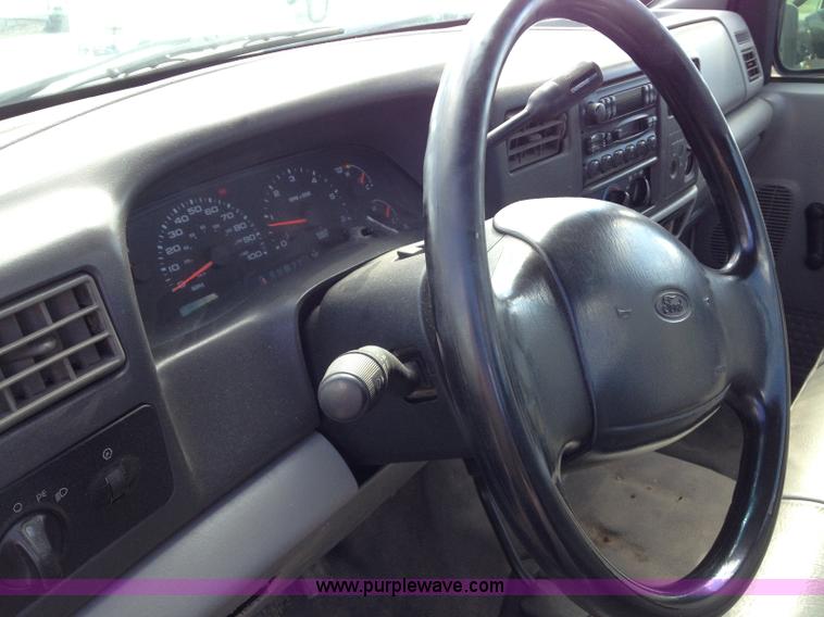 image for item K6888 2002 Ford F250 service truck with crane