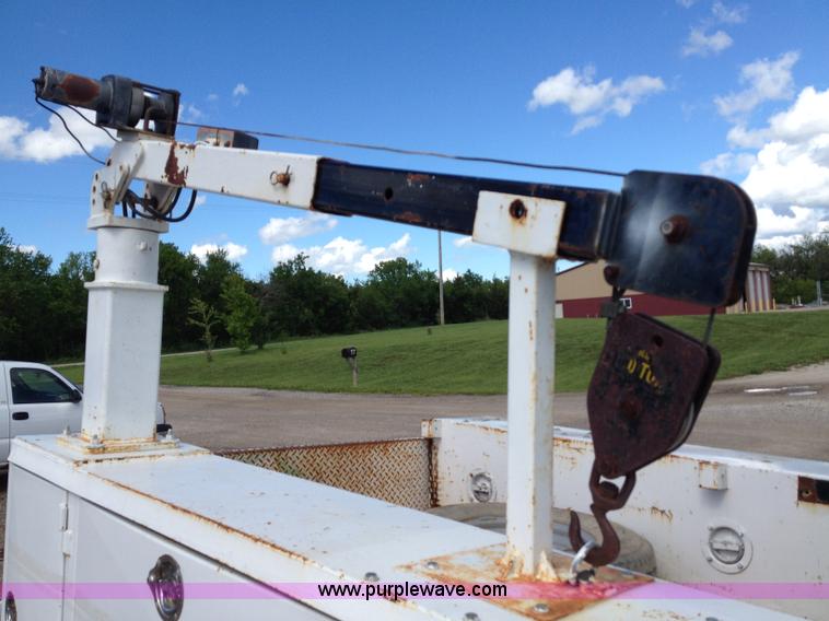 image for item K6888 2002 Ford F250 service truck with crane