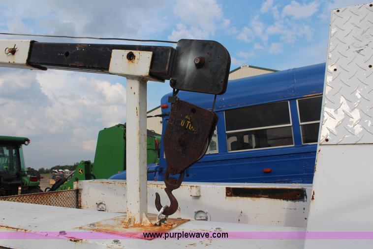 image for item K6888 2002 Ford F250 service truck with crane