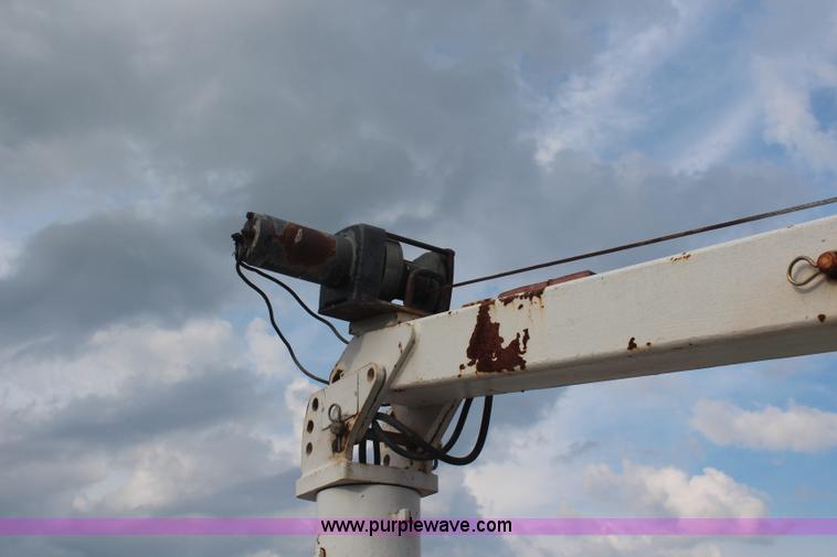 image for item K6888 2002 Ford F250 service truck with crane