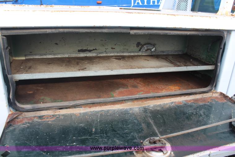 image for item K6888 2002 Ford F250 service truck with crane