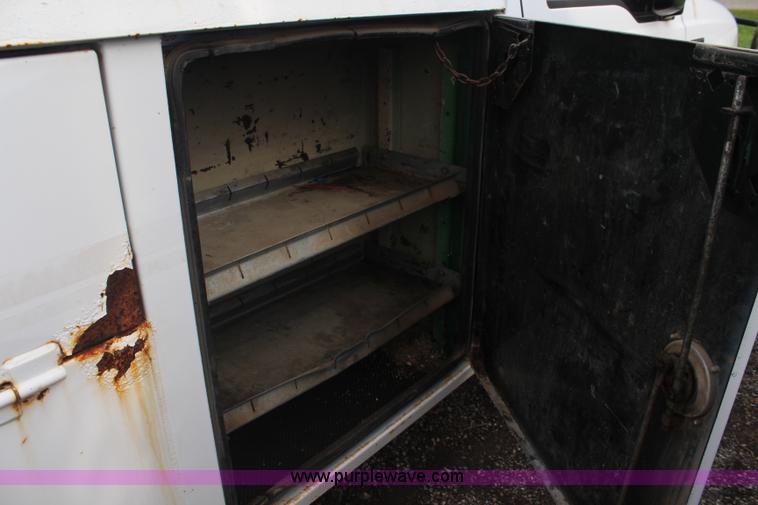 image for item K6888 2002 Ford F250 service truck with crane