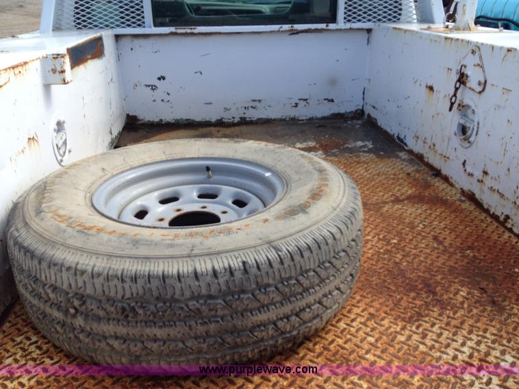 image for item K6888 2002 Ford F250 service truck with crane