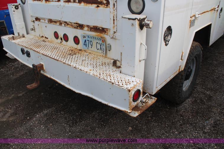 image for item K6888 2002 Ford F250 service truck with crane