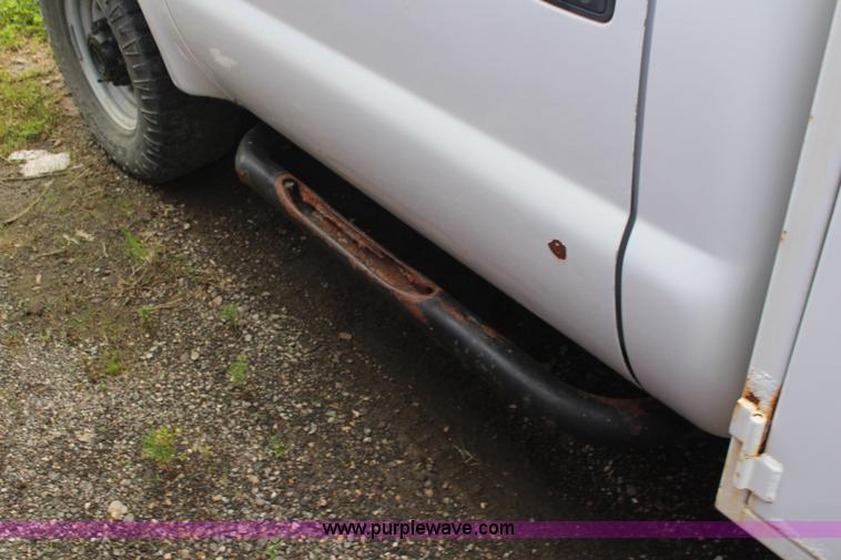 image for item K6888 2002 Ford F250 service truck with crane