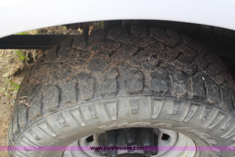 image for item K6888 2002 Ford F250 service truck with crane