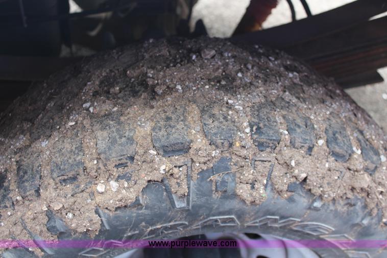 image for item K6888 2002 Ford F250 service truck with crane