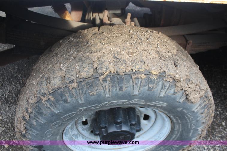 image for item K6888 2002 Ford F250 service truck with crane