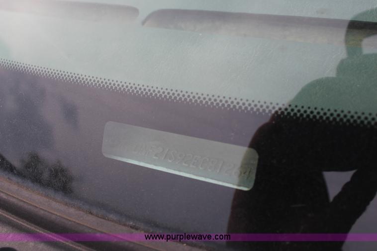 image for item K6888 2002 Ford F250 service truck with crane