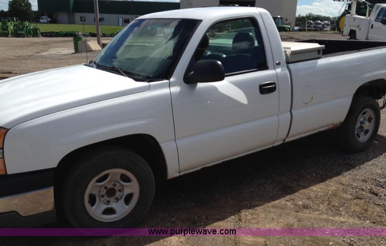 image for item K6895 2003 Chevrolet Silverado 1500 pickup truck