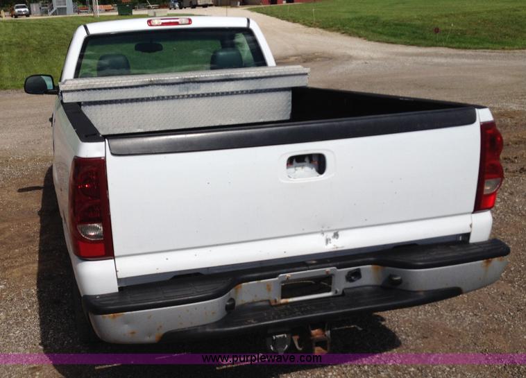 image for item K6895 2003 Chevrolet Silverado 1500 pickup truck