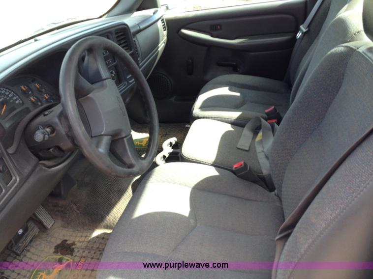 image for item K6895 2003 Chevrolet Silverado 1500 pickup truck