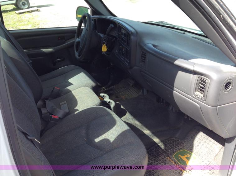 image for item K6895 2003 Chevrolet Silverado 1500 pickup truck