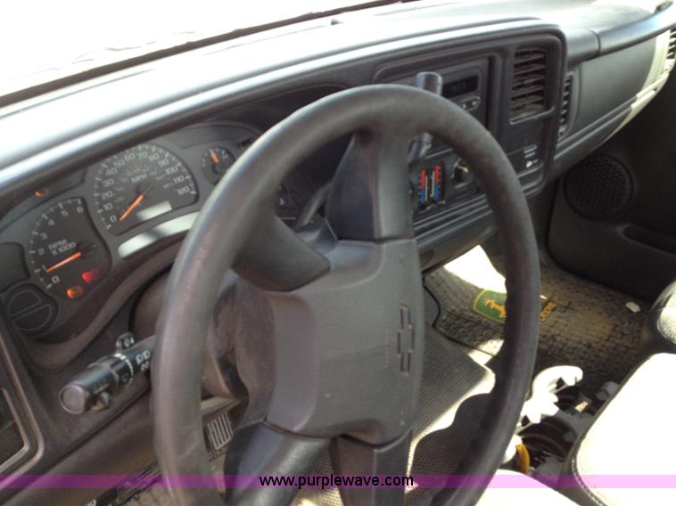 image for item K6895 2003 Chevrolet Silverado 1500 pickup truck