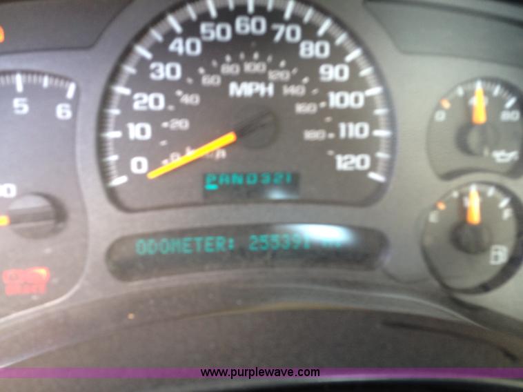 image for item K6895 2003 Chevrolet Silverado 1500 pickup truck