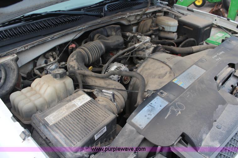 image for item K6895 2003 Chevrolet Silverado 1500 pickup truck