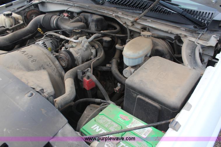 image for item K6895 2003 Chevrolet Silverado 1500 pickup truck