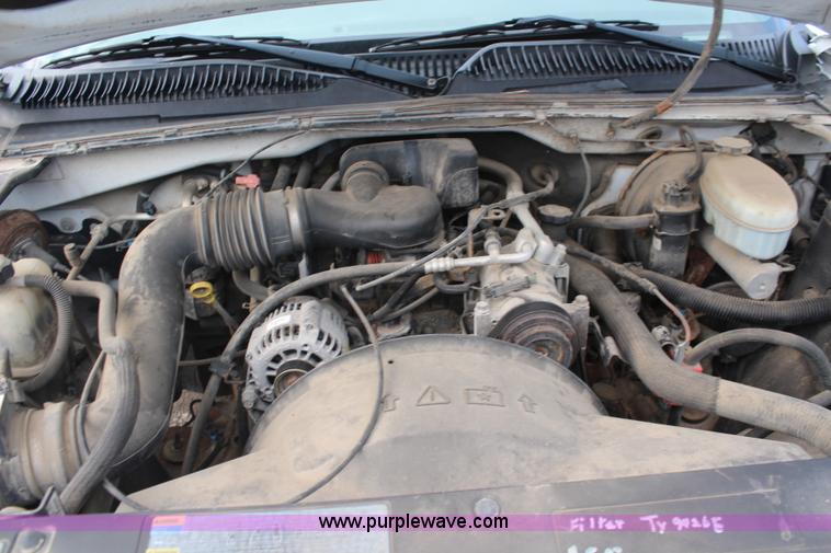 image for item K6895 2003 Chevrolet Silverado 1500 pickup truck