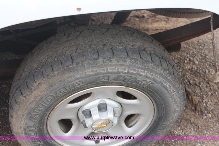 image for item K6895 2003 Chevrolet Silverado 1500 pickup truck