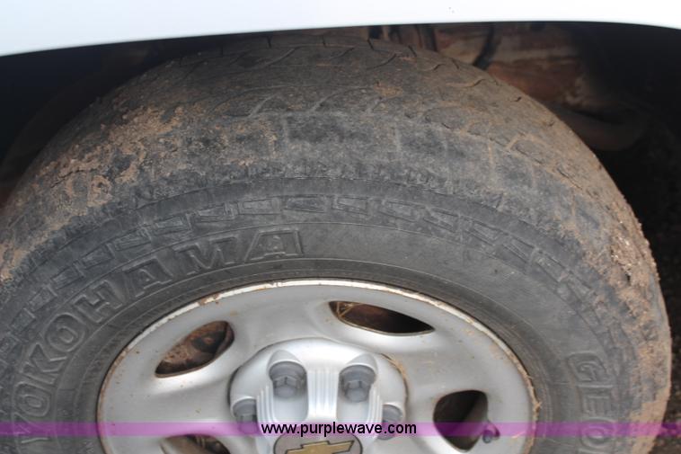 image for item K6895 2003 Chevrolet Silverado 1500 pickup truck