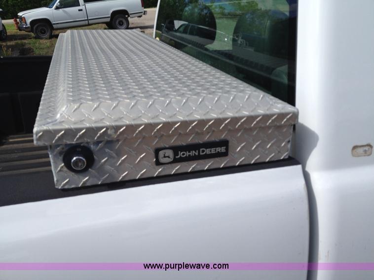 image for item K6895 2003 Chevrolet Silverado 1500 pickup truck