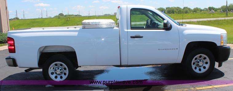 image for item K6987 2008 Chevrolet Silverado 1500 pickup truck