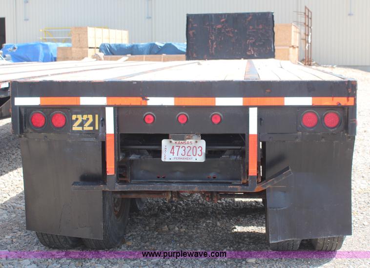 image for item K6992 1979 Fontane flatbed trailer