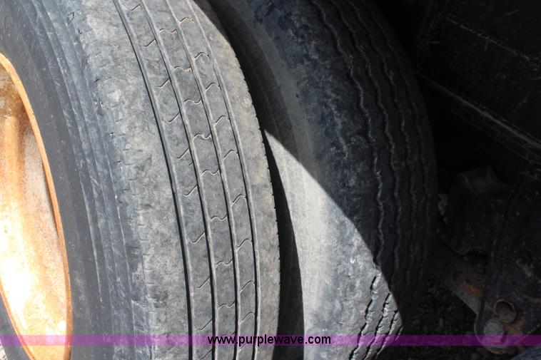 image for item K6992 1979 Fontane flatbed trailer