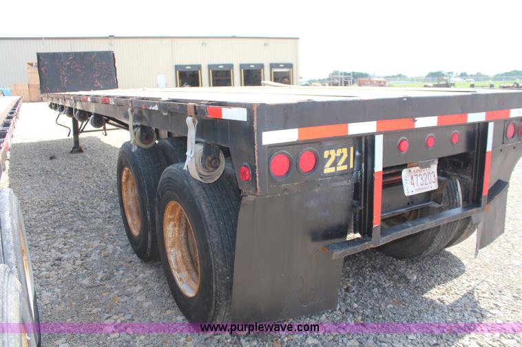 image for item K6992 1979 Fontane flatbed trailer