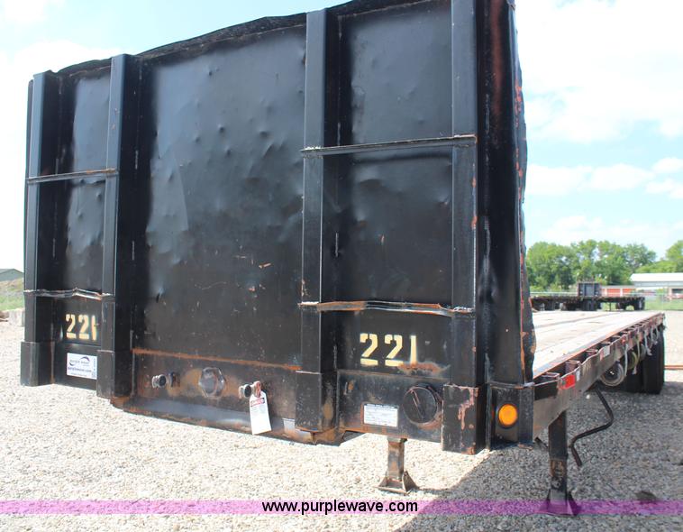 image for item K6992 1979 Fontane flatbed trailer