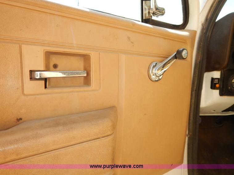 image for item K7333 1987 GMC TopKick vacuum truck