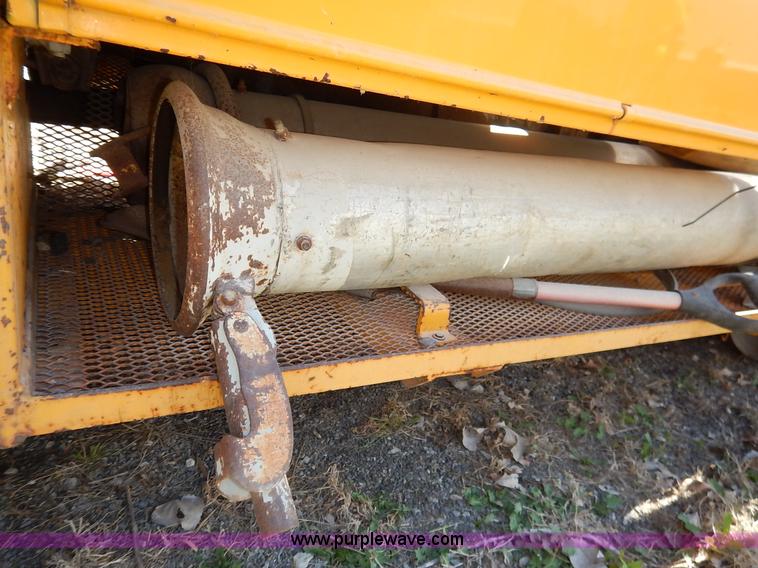 image for item K7333 1987 GMC TopKick vacuum truck