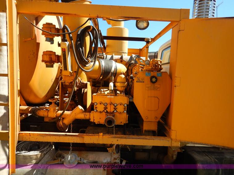 image for item K7333 1987 GMC TopKick vacuum truck