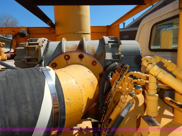 image for item K7333 1987 GMC TopKick vacuum truck