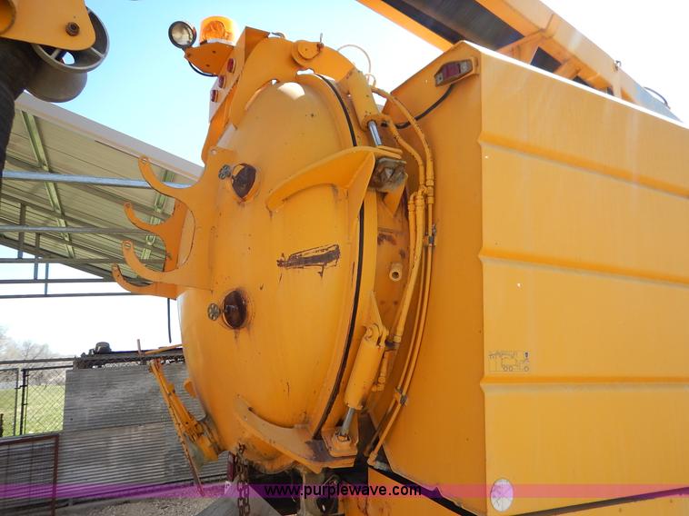 image for item K7333 1987 GMC TopKick vacuum truck