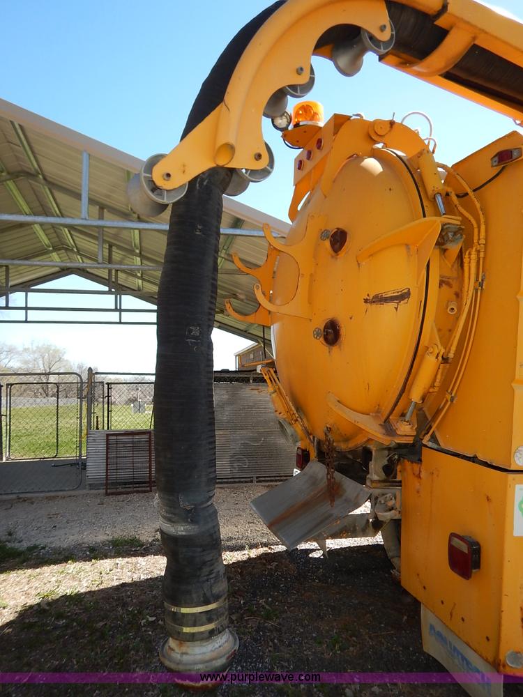 image for item K7333 1987 GMC TopKick vacuum truck