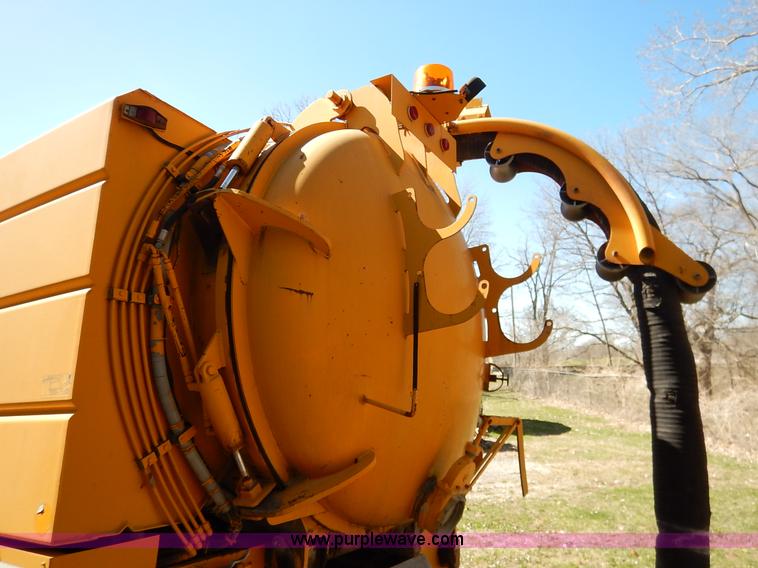 image for item K7333 1987 GMC TopKick vacuum truck