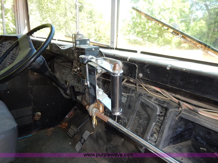 image for item K7426 1997 International 3800 school bus