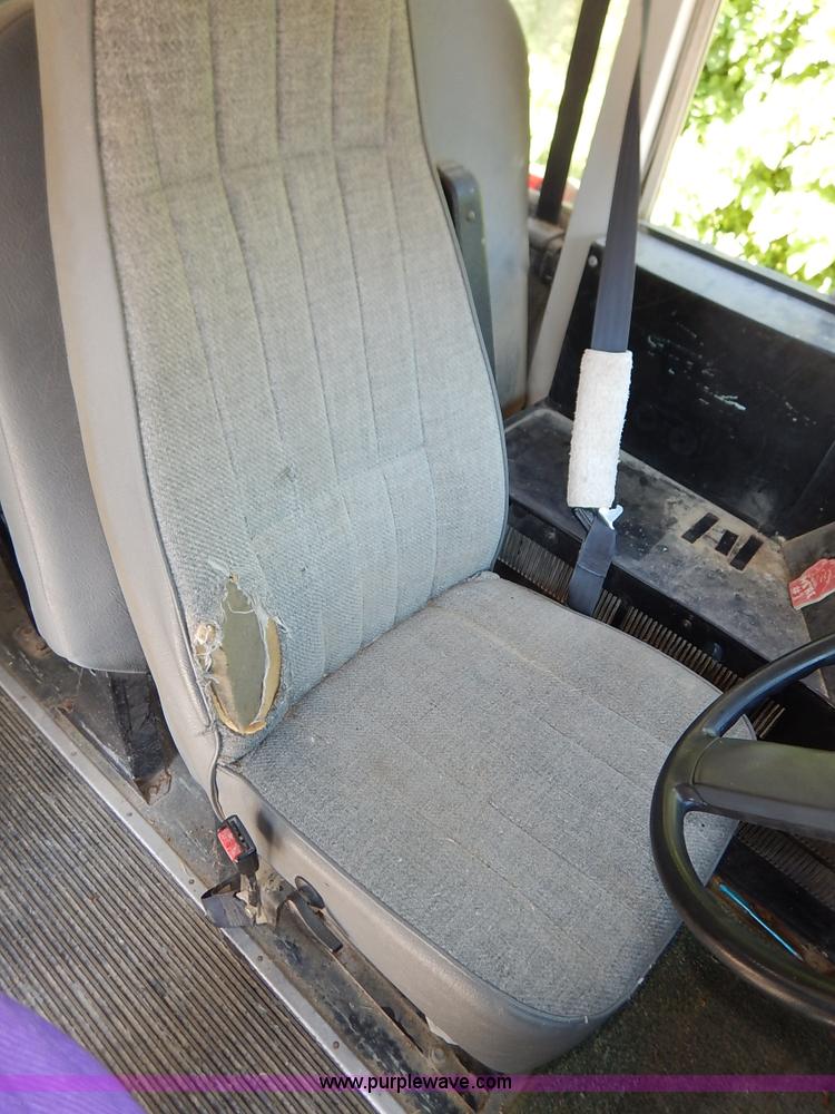 image for item K7426 1997 International 3800 school bus