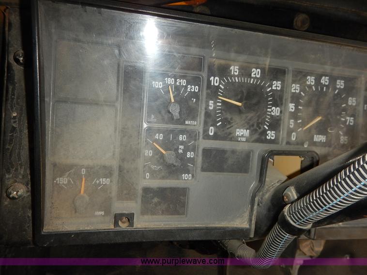 image for item K7426 1997 International 3800 school bus